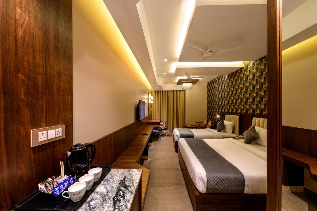 Sundex Hotel Thanjavur Bagian luar foto