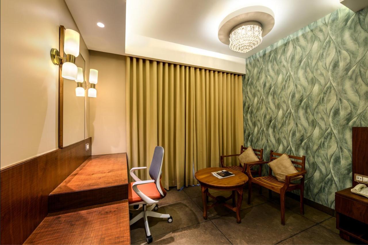 Sundex Hotel Thanjavur Bagian luar foto