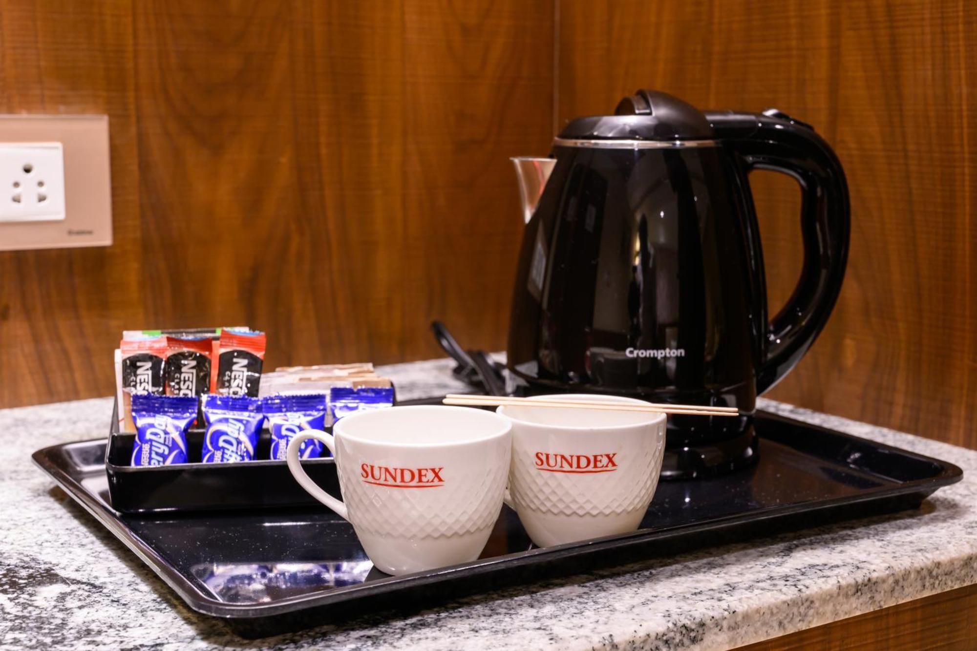 Sundex Hotel Thanjavur Bagian luar foto