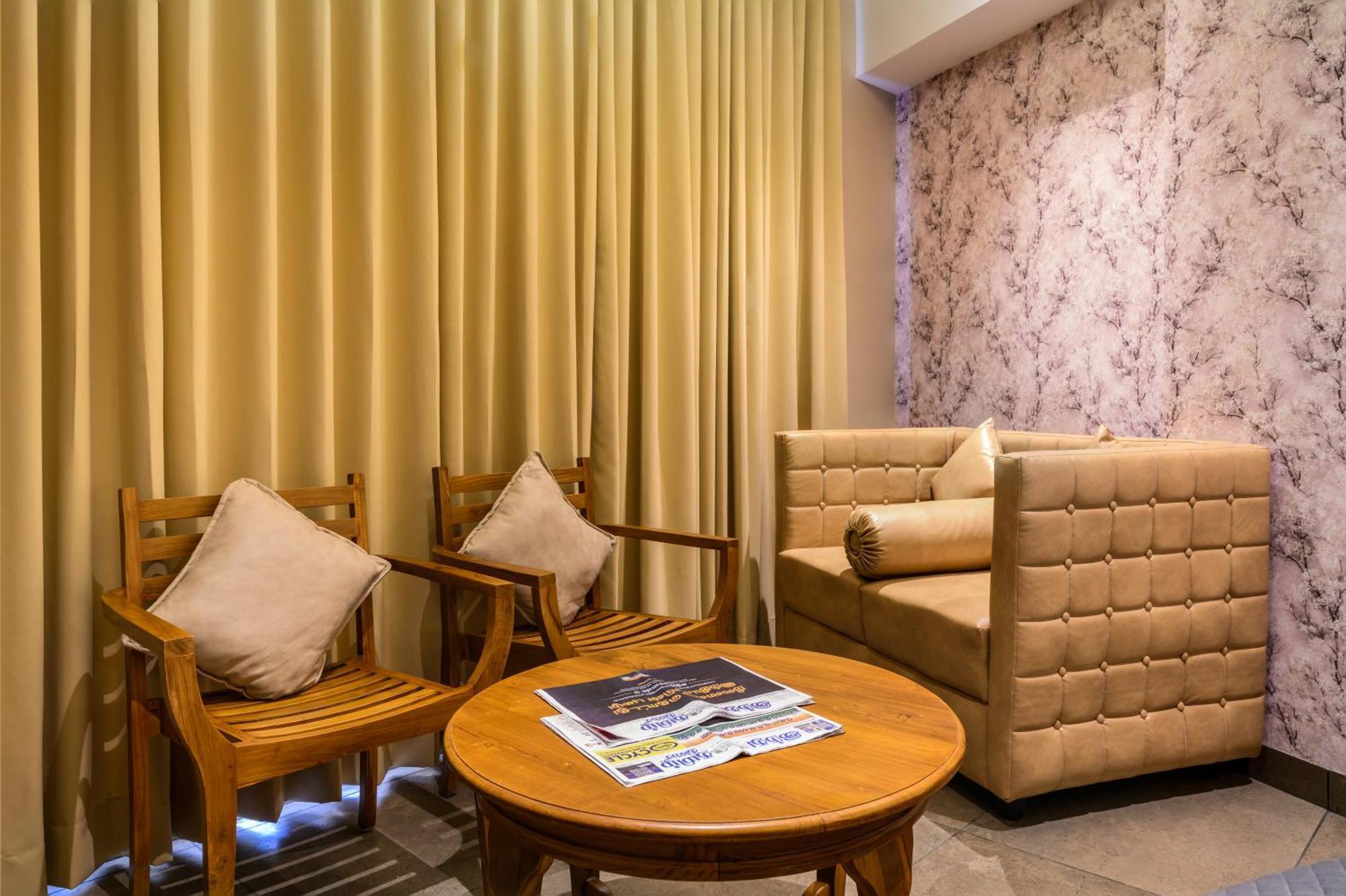 Sundex Hotel Thanjavur Bagian luar foto