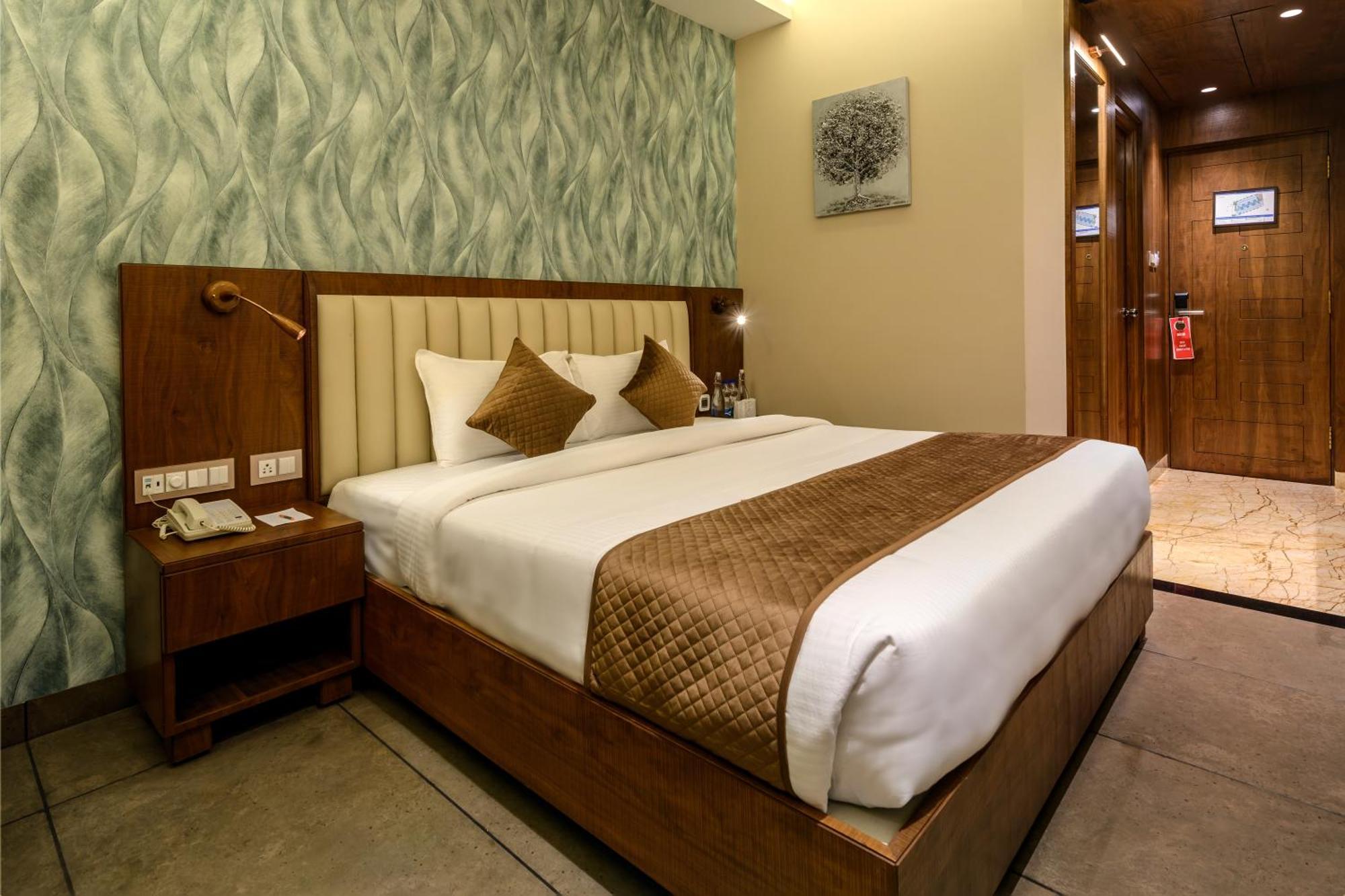 Sundex Hotel Thanjavur Bagian luar foto