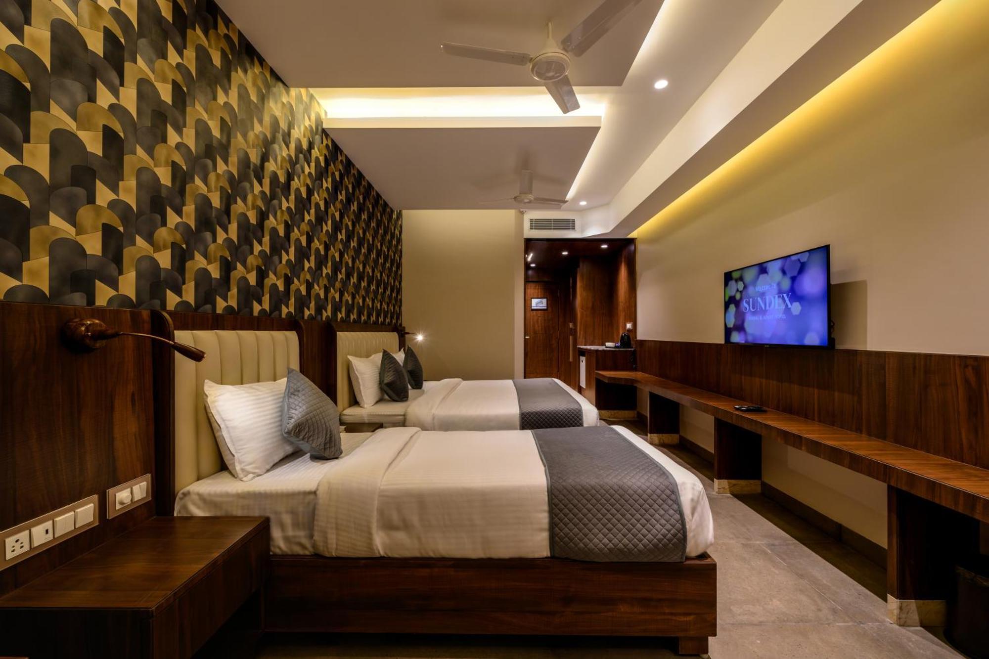 Sundex Hotel Thanjavur Bagian luar foto