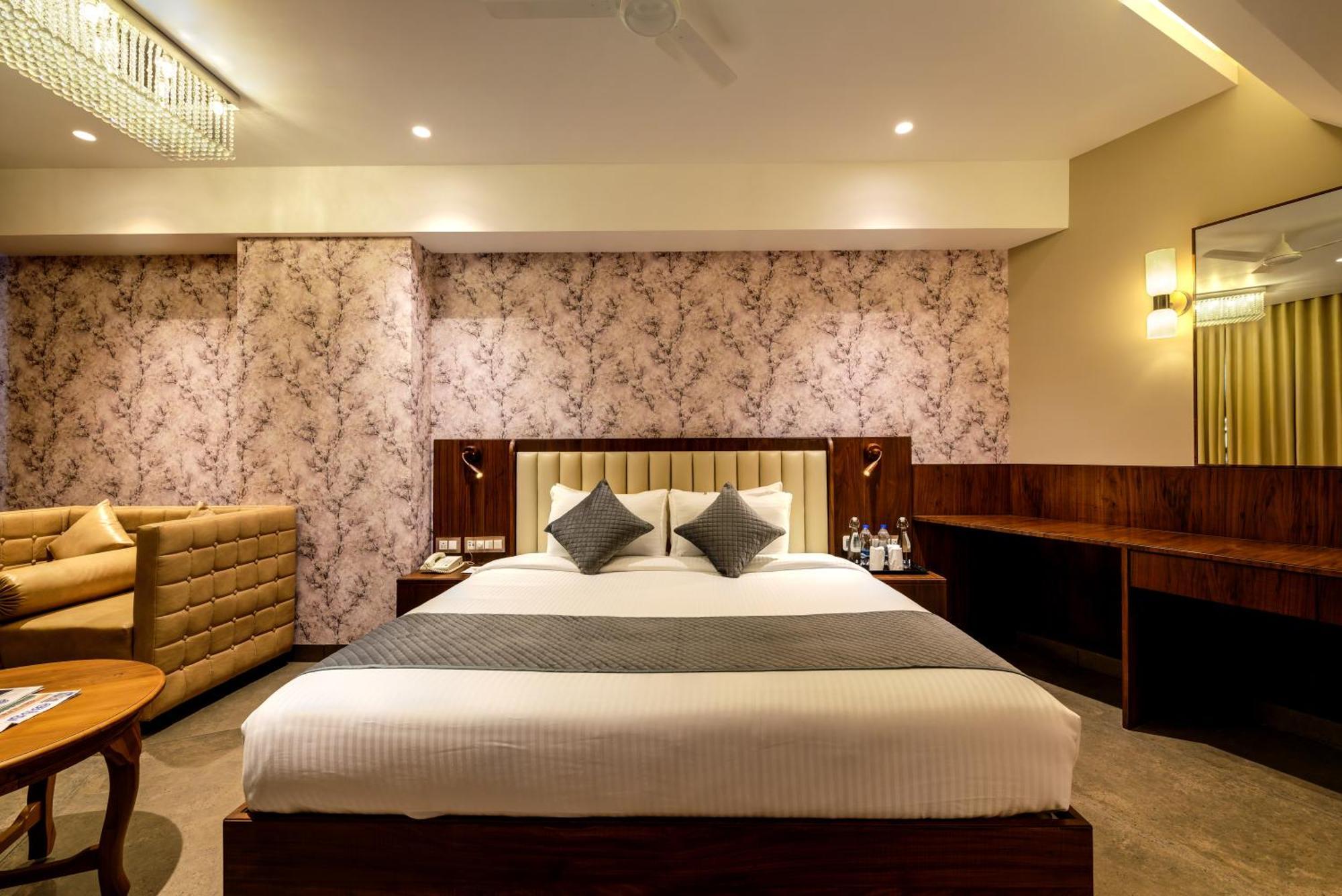 Sundex Hotel Thanjavur Bagian luar foto